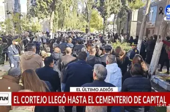 El multitudinario cortejo fúnebre llegó al Cementerio de Capital para el último adiós a las víctimas