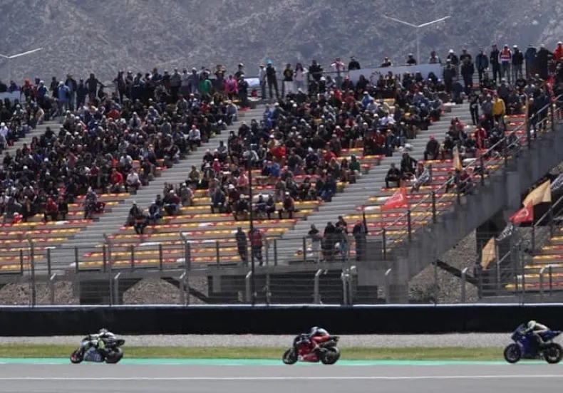 Publico en el Villicum.jpg