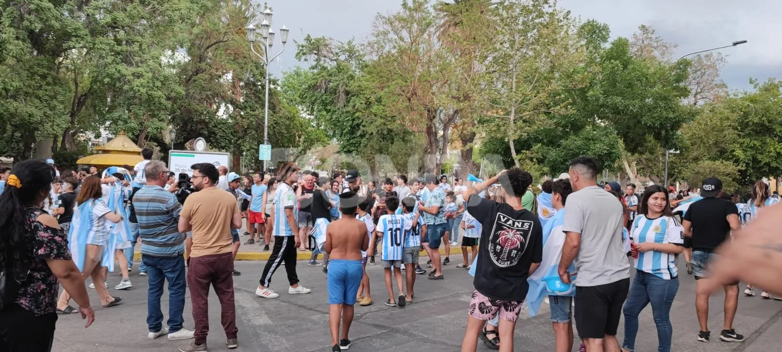 Banderazo sanjuanino en apoyo a la selección