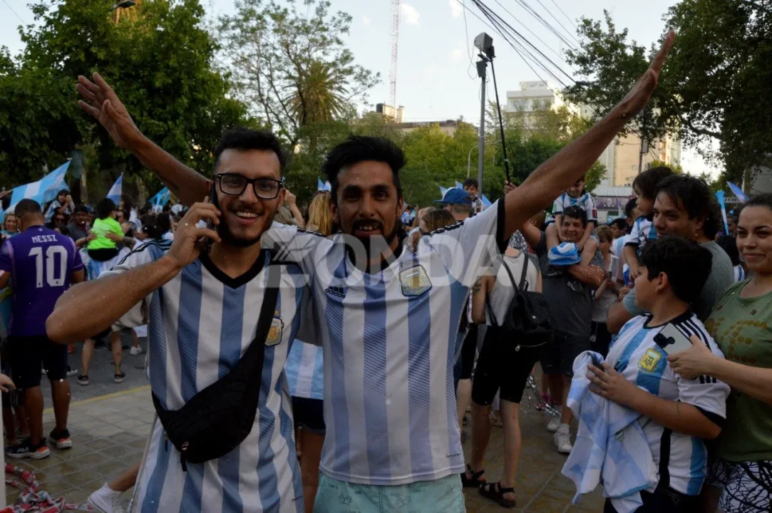 caravana sanjuanina por el mundial (18).jpg