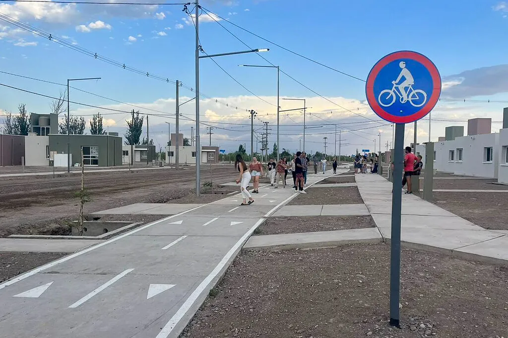 Entregan un barrio con ciclovías.
