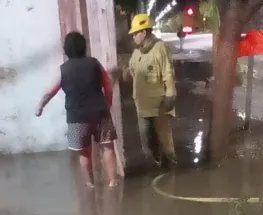 Voluntarios de Pocito rescatan a una pareja de ancianos
