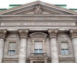 El Gobierno insiste en la privatización del Banco Nación