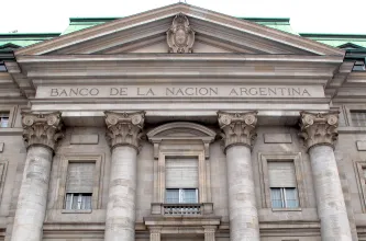 El Gobierno insiste en la privatización del Banco Nación