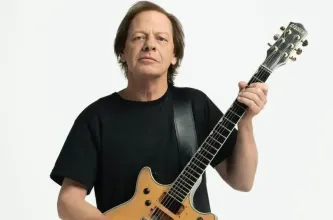 Hospitalizaron de urgencia en Buenos Aires al guitarrista de AC/DC