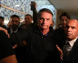 Bolsonaro recibió el alta y quedó bajo prisión domiciliaria en Brasilia