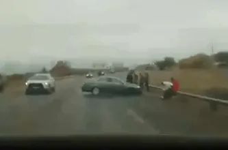 Un automóvil y un ómnibus de larga distancia chocaron sobre Ruta 20