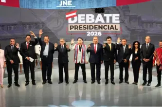 Perú vota con más de 30 fórmulas y un escenario político abierto