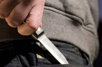 Una joven fue amenazada con un cuchillo al volver a su casa en Rawson