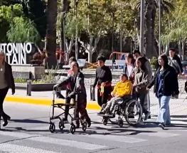 Usuarios con discapacidad evaluaron la renovada Plaza Aberastain y destacaron avances