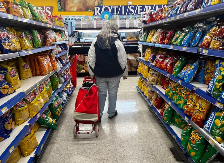 El consumo volvió a caer en marzo y cerró el trimestre en terreno negativo
