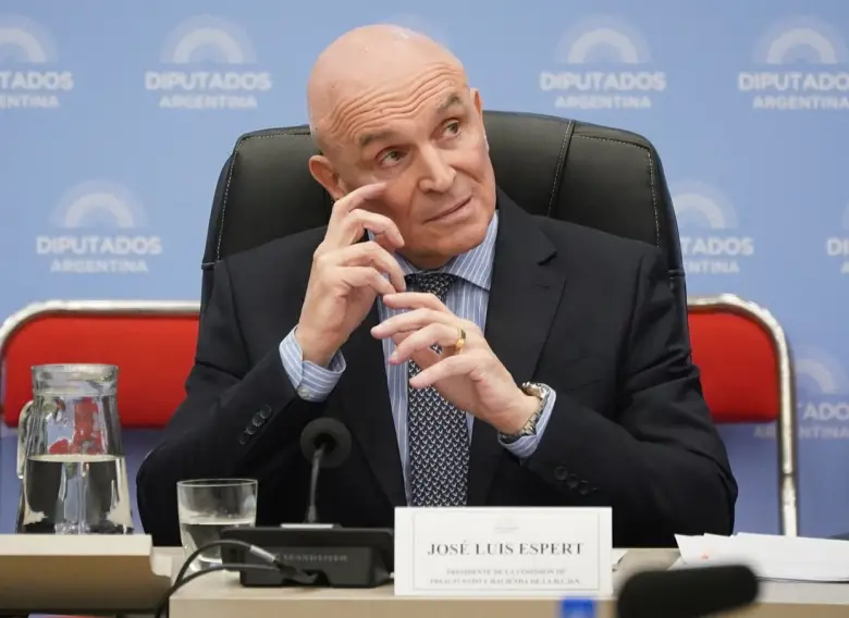 Espert deberá declarar por una investigación por presunto lavado de dinero