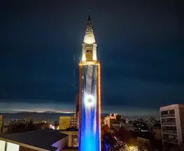 El Campanil de la Catedral se cubre con una bandera argentina en la previa de la final