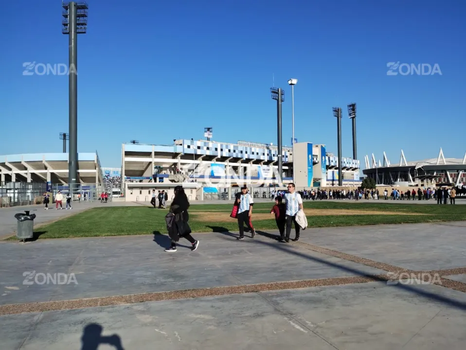 hinchas llegan al estadio (9).jpg
