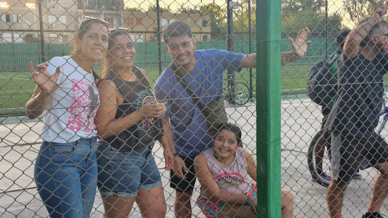 hinchas San Martin viendo la reserva 4.jpg