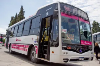 Una niña de 12 años terminó hospitalizada tras ser atropellada por un colectivo