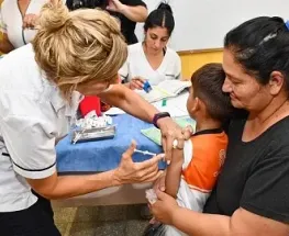 Capital sostiene un operativo sanitario gratuito con atención múltiple para vecinos