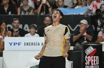 Camilo Ugo Carabelli avanzó en Barcelona con una victoria sobre Karen Khachanov