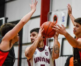 Urquiza sostuvo su levantada y sumó otro triunfo en casa