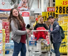 "Se endeudan para comer": cada vez más familias compran comida con tarjeta y pagan el mínimo