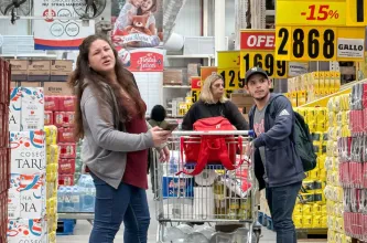 "Se endeudan para comer": cada vez más familias compran comida con tarjeta y pagan el mínimo