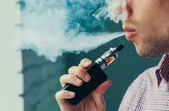 Advierten por el impacto del vapeo tras la legalización: "Ya es el tercer producto más consumido por los adolescentes"