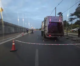 Iba en moto, chocó de atrás a un camión de residuos en Capital y terminó hospitalizada