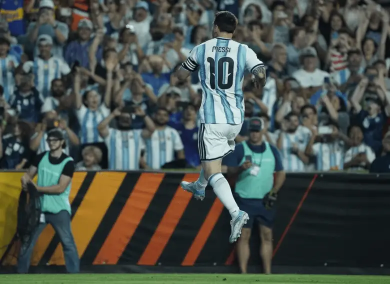 Argentina superó a Islandia en su último amistoso y Messi volvió a sumar minutos