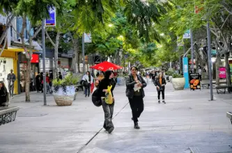 Cuotas, promociones y aguinaldo: las claves de una fecha que puede darle aire al comercio