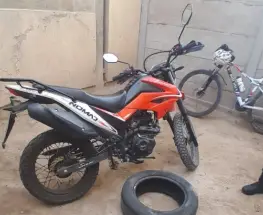 Una moto sustraída fue localizada pocas horas después en barrio Juana Manso