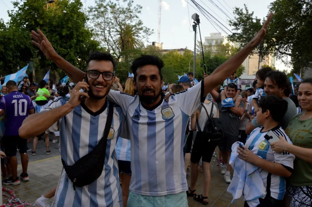 Festejos Plaza 25 luego del pase a semifinales 13.jpg