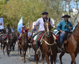 Cientos de jinetes cabalgan a la Difunta Correa