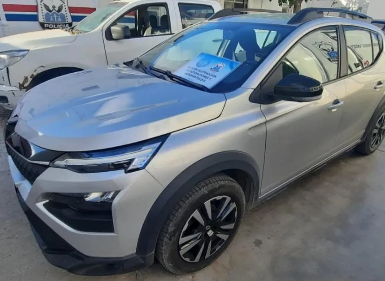 Incautan un Renault con patente falsa y numeración adulterada
