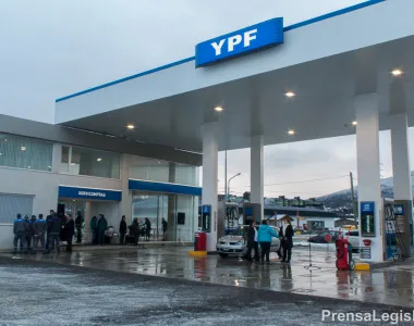 YPF analiza esta semana si actualiza los precios de nafta y gasoil