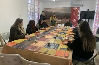 Cultura vincula a estudiantes de arte con los oficios tradicionales