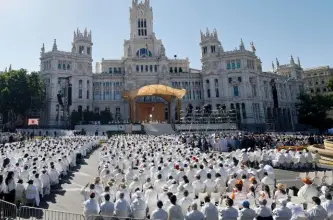 León XIV encabezó en Cibeles la misa del Corpus Christi ante una multitud