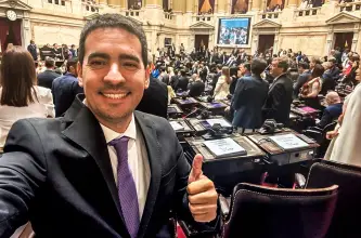 Quién es Adrián Ravier, el economista que será la nueva voz del Gobierno