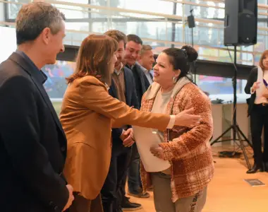 El Programa Centros de Familia entrega terminales de cobro a instituciones de Capital