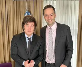 Milei no despidió públicamente a Adorni y solo difundió respaldos de su entorno