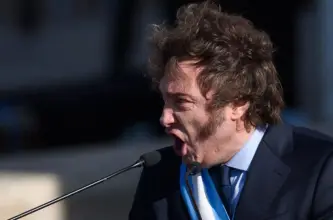 El Gobierno endureció los controles migratorios y sumó causales de expulsión por odio contra argentinos